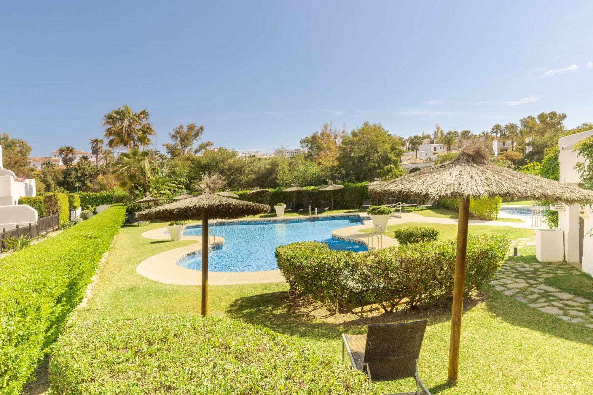 Full With Private Pool Appartement